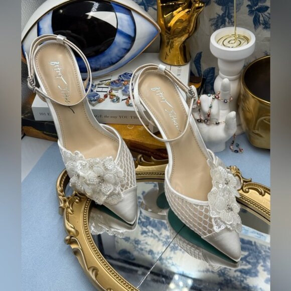 🆕 BETSEY JOHNSON 🧿 NWOB Susie Ivory Mesh Floral Embroidered Pump, Sz US 7 - Picture 5 of 15